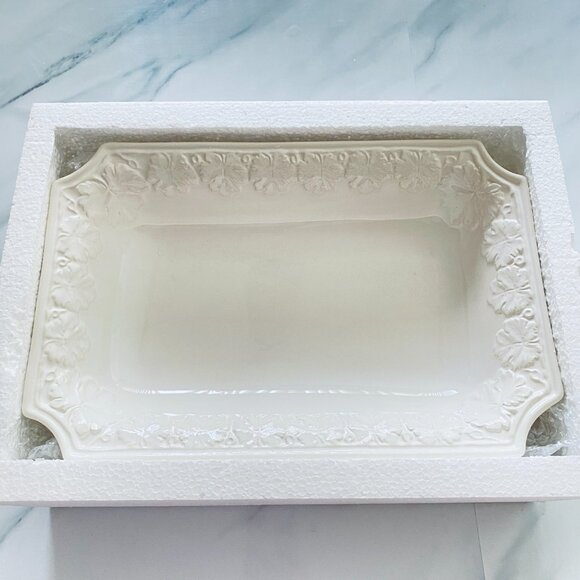 BNIB Italian Ceramic Serving Dishes - Pottery Embossed Leaves Border - Set of 3 - Picture 4 of 6